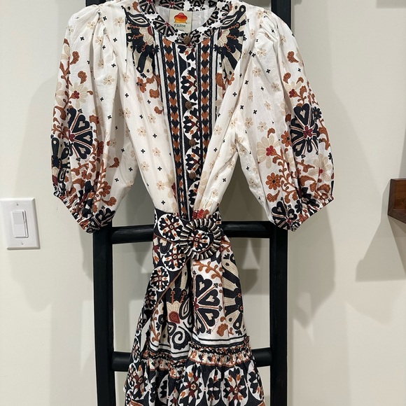 Flower Fan Tapestry Off-White Mini Dress Size Medium - Picture 6 of 6